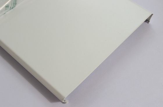 Beyaz Toz Boya C300 Asma Alüminyum Şerit Tavan Metal Alüminyum Panel Kesilmiş Kenar