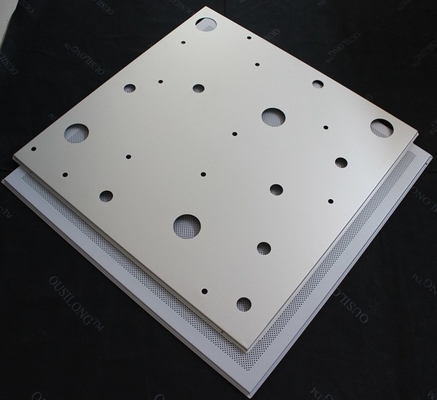 Tavan Fayanslarında CNC Delikli Döşeme 600x600mm Yanlış Tavan Paneli RAL9010