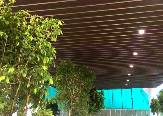 Alışveriş Merkezi İçin Rulo Kaplı Ahşap Renkli Alüminyum Bölme Tavan 12 Yıl Garanti