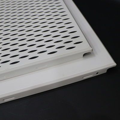 Tavanda Delikli Alüminyum Alaşımlı Klips 600 × 600mm Beyaz Renkli Asma Metal Tavan
