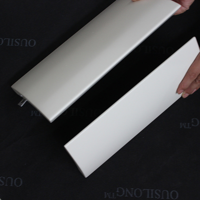 Beyaz Özelleştirilmiş Dekoratif Alüminyum Panel Levha Kavisli Şekli 1.5mm 2.0mm Kalınlığı